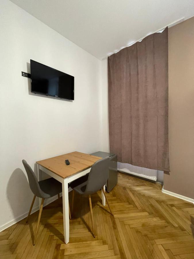 Schei Central Studios In The Heart Of Brasov Exterior photo