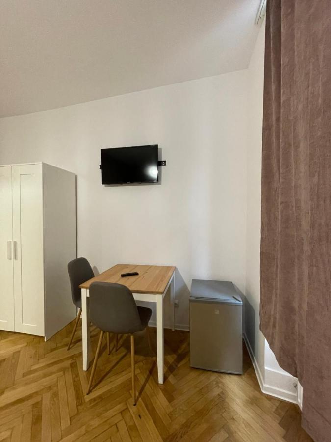 Schei Central Studios In The Heart Of Brasov Exterior photo