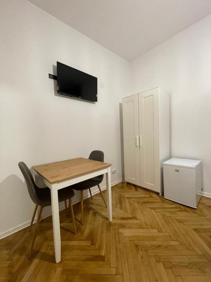 Schei Central Studios In The Heart Of Brasov Exterior photo