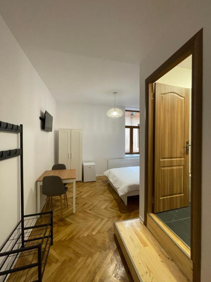 Schei Central Studios In The Heart Of Brasov Exterior photo