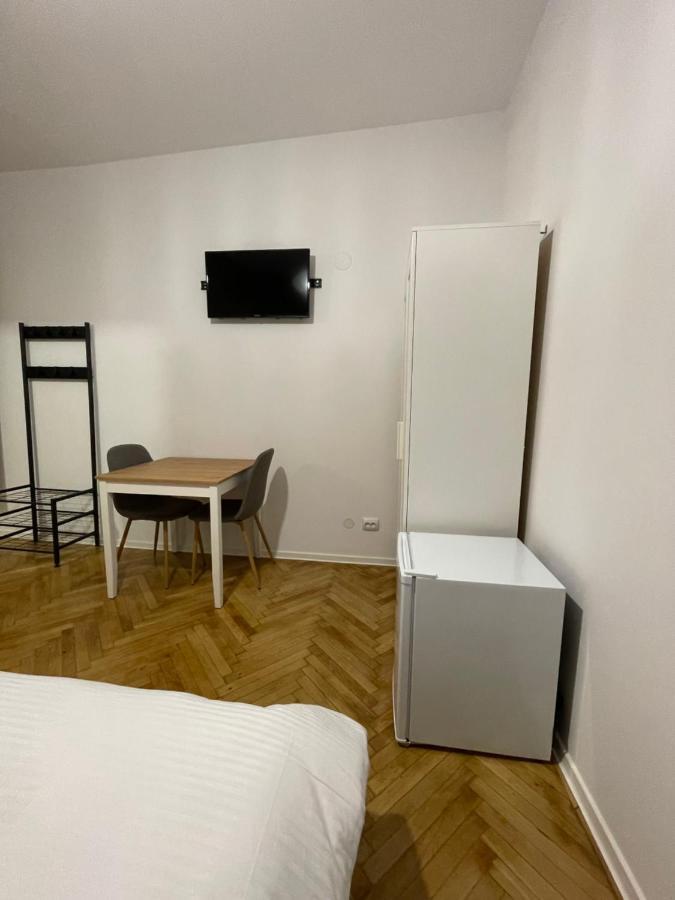 Schei Central Studios In The Heart Of Brasov Exterior photo
