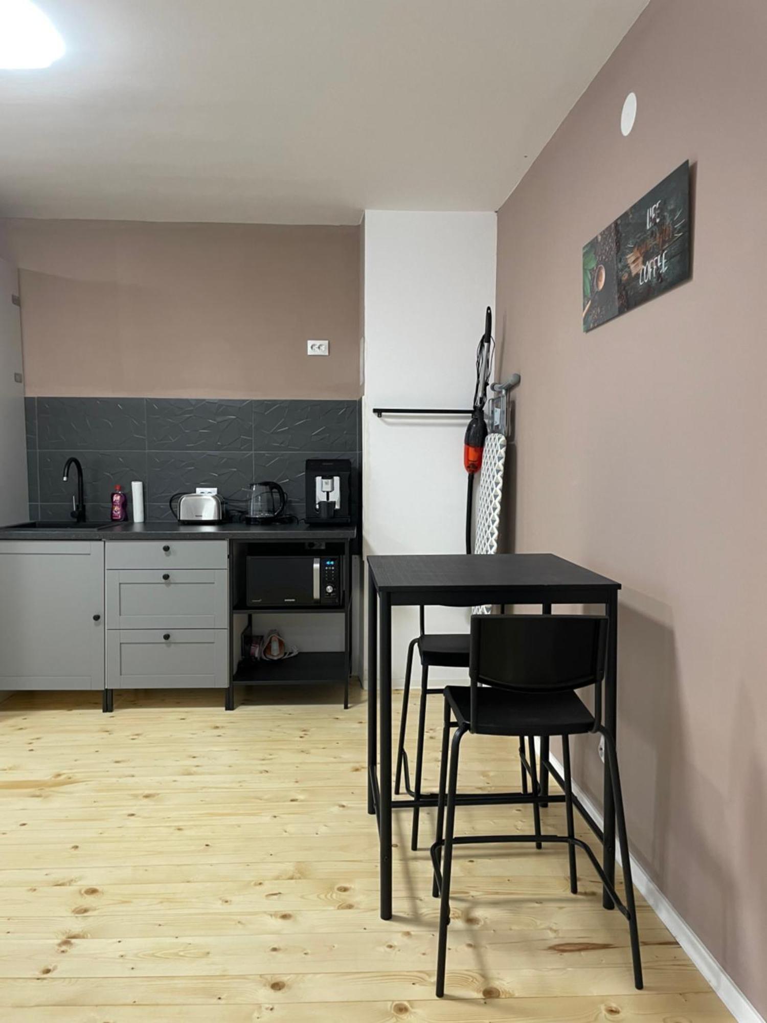 Schei Central Studios In The Heart Of Brasov Exterior photo